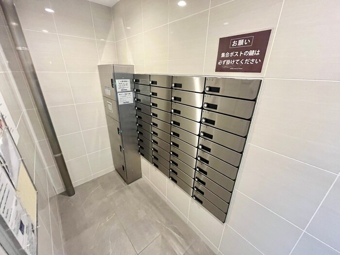 物件外観写真4　(エントランス部分)