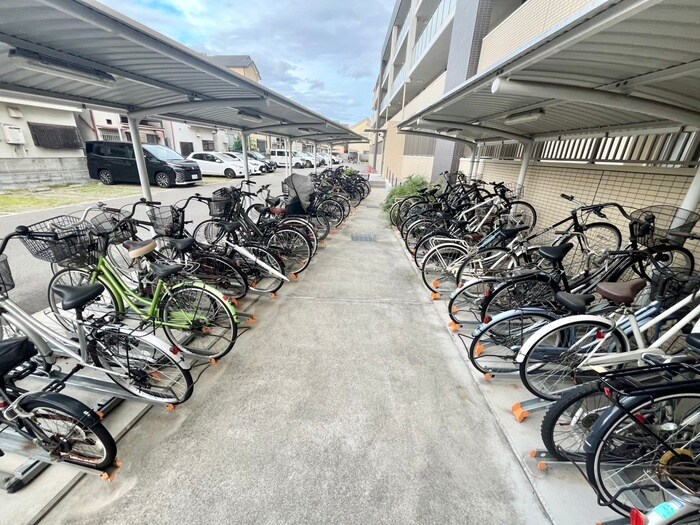 物件外観写真5　(駐輪場)