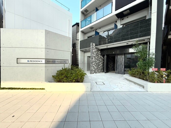 物件外観写真2　(エントランス部分)