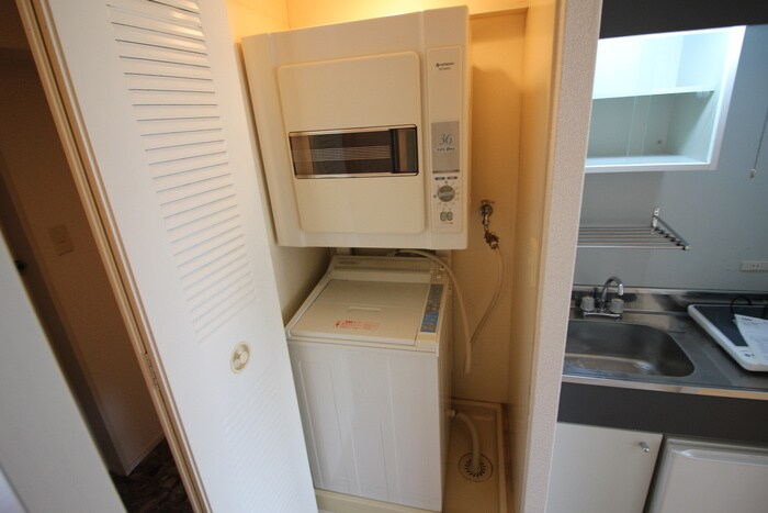 物件内観写真12　(洗濯機置場)