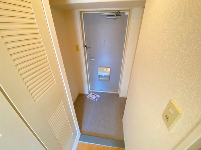 物件内観写真18　(玄関)