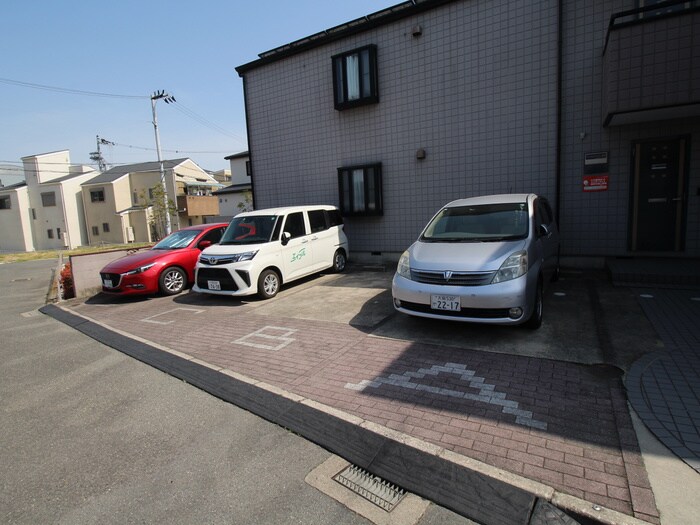 物件外観写真6　(駐車場)