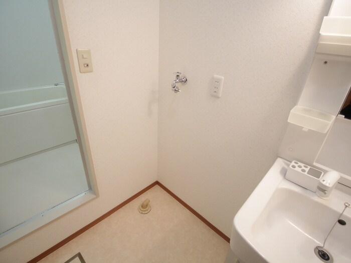 物件内観写真10　(洗濯機置場)