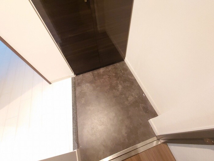 物件内観写真16　(玄関)