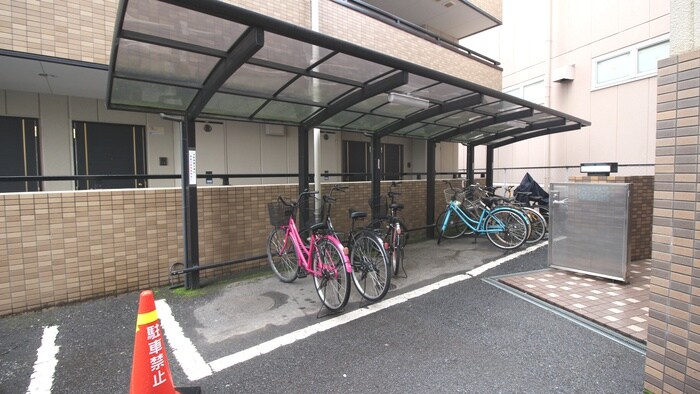 物件外観写真5　(駐輪場)