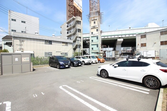 物件外観写真6　(駐車場)