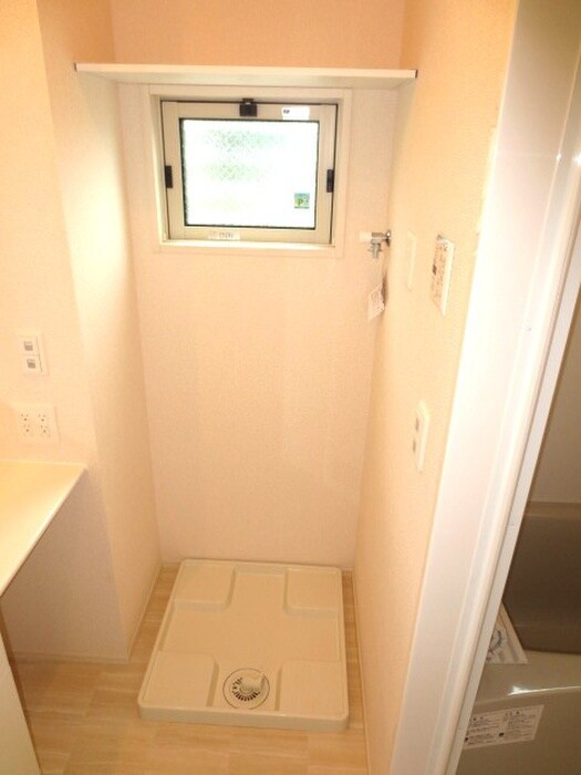 物件内観写真10　(洗濯機置場)