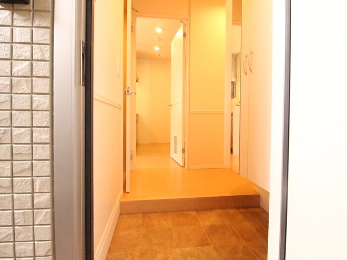 物件内観写真7　(玄関)