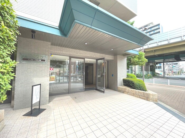 物件外観写真2　(エントランス部分)