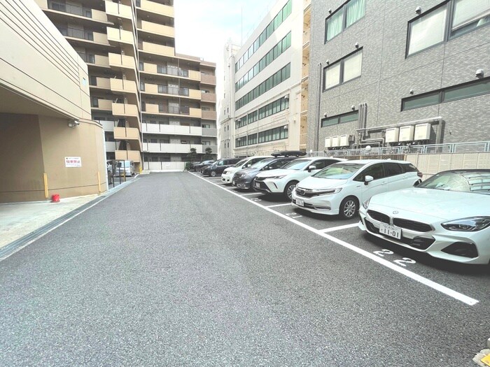 物件外観写真3　(駐車場)