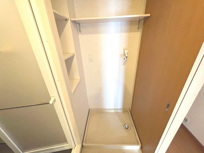 物件内観写真10　(洗濯機置場)