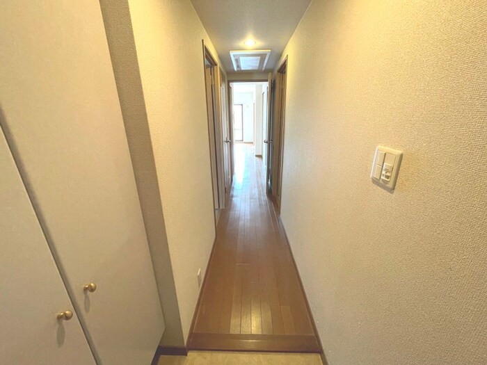 物件内観写真20　(廊下)