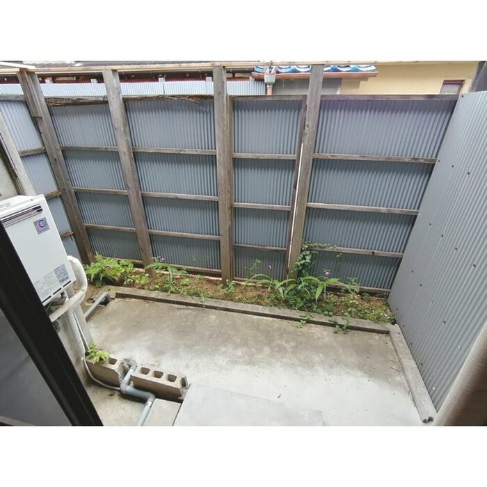 物件内観写真11　(洗濯機置場)