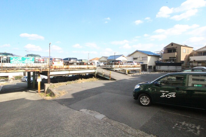 物件外観写真4　(駐車場)