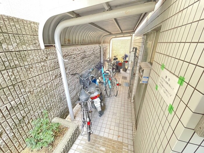 物件外観写真4　(駐輪場)