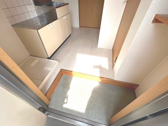 物件内観写真7　(玄関)