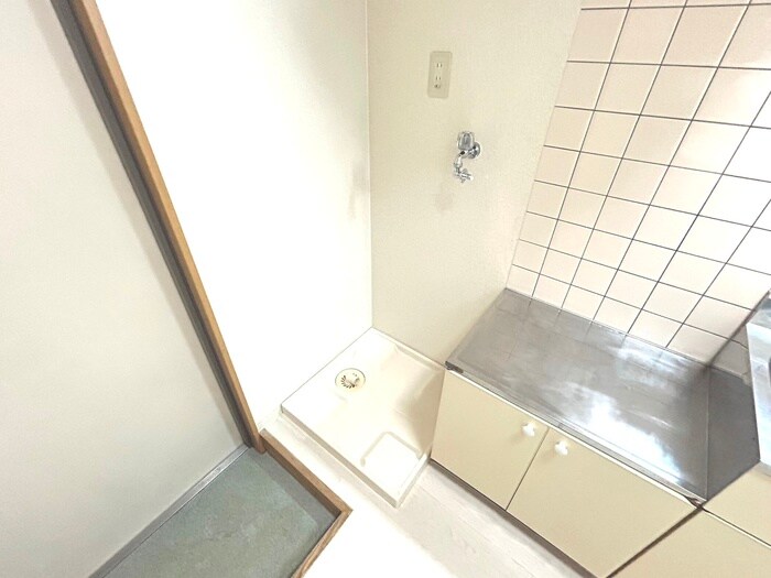 物件内観写真10　(洗濯機置場)