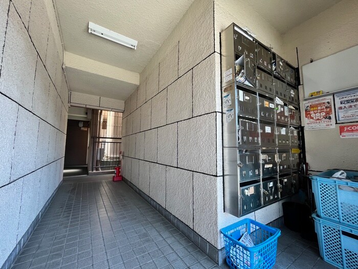 物件外観写真5　(エントランス部分)