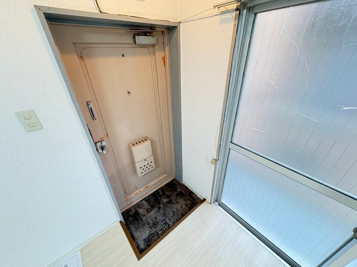 物件内観写真16　(玄関)