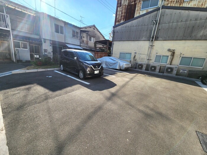 物件外観写真5　(駐車場)