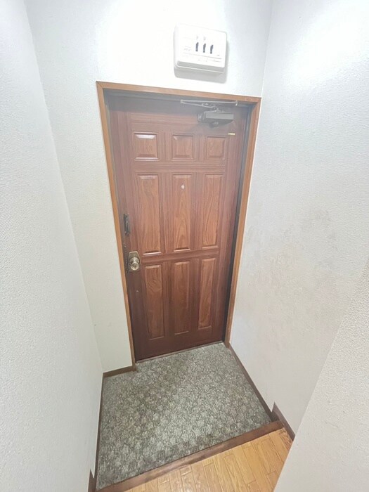 物件内観写真4　(玄関)