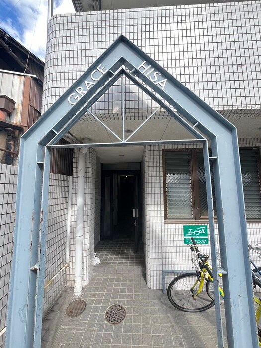 物件外観写真3　(エントランス部分)