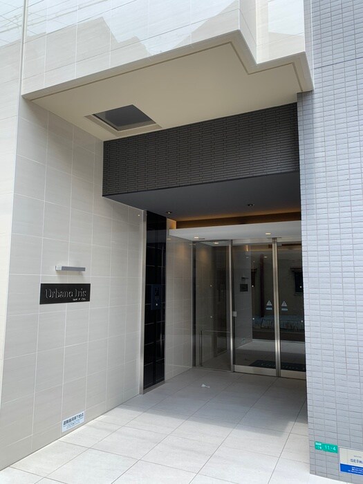 物件外観写真4　(エントランス部分)