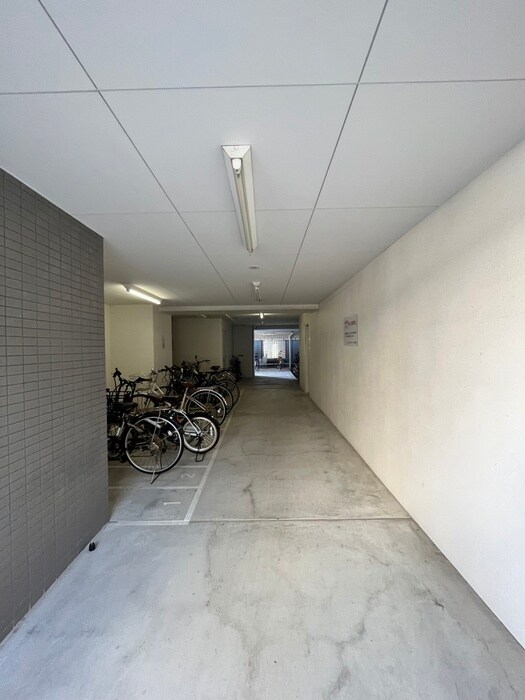 物件外観写真4　(駐輪場)