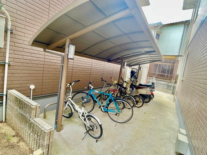 物件外観写真4　(駐輪場)