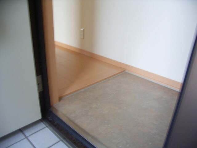 物件内観写真16　(玄関)