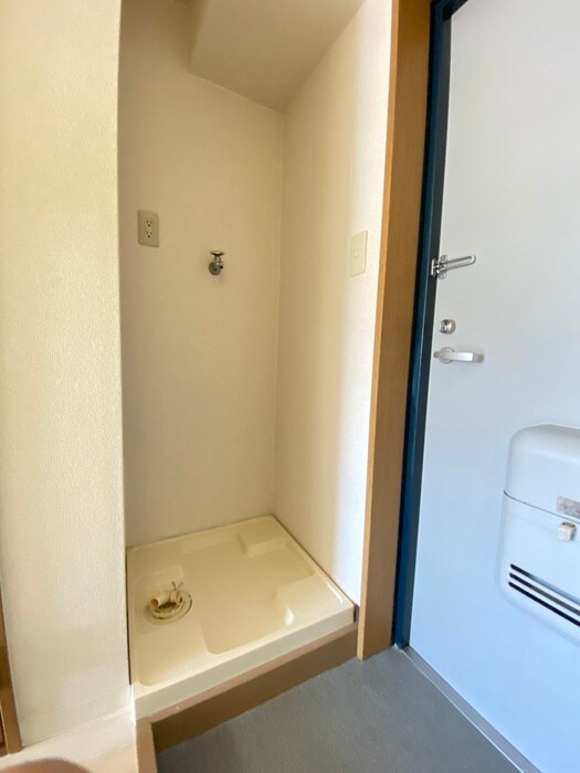 物件内観写真14　(洗濯機置場)