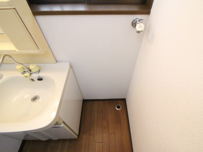 物件内観写真13　(洗濯機置場)