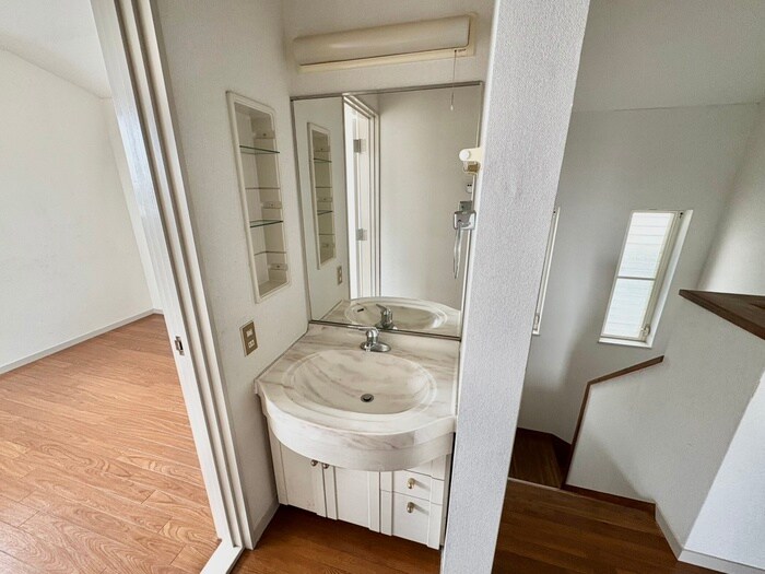 物件内観写真9　(洗面)