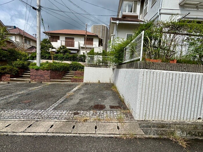 物件外観写真6　(駐車場)