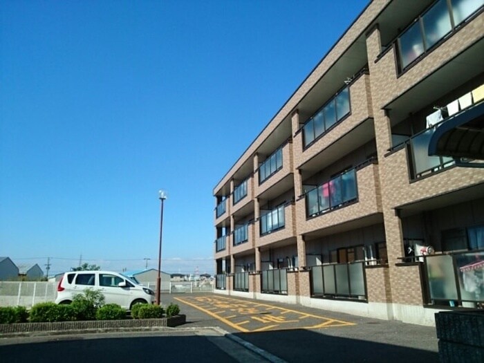 物件外観写真2　(駐車場)