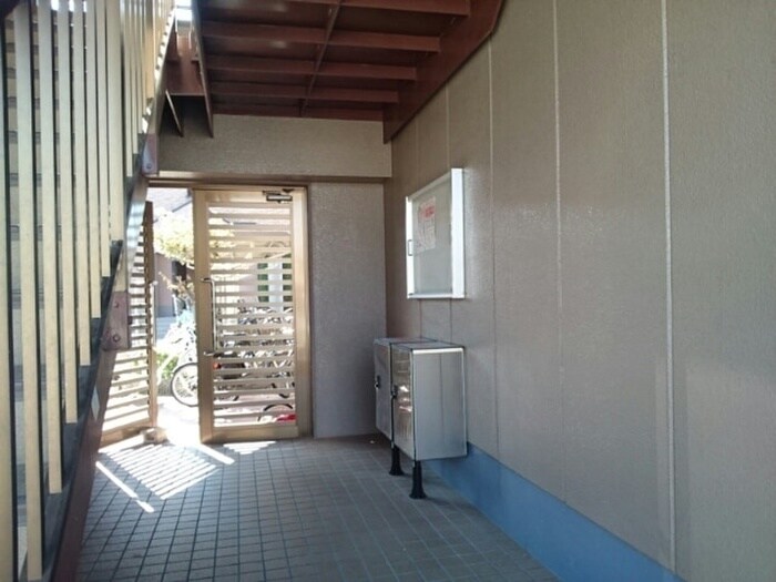 物件外観写真4　(エントランス部分)