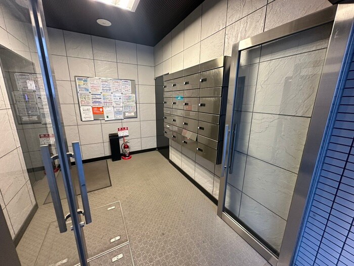 物件外観写真4　(エントランス部分)