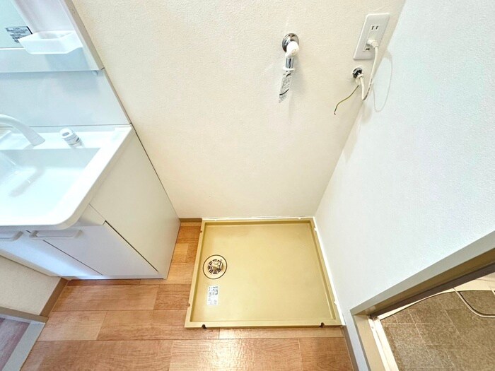 物件内観写真16　(洗濯機置場)