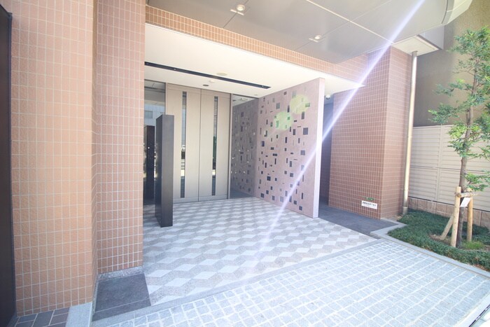 物件外観写真3　(エントランス部分)