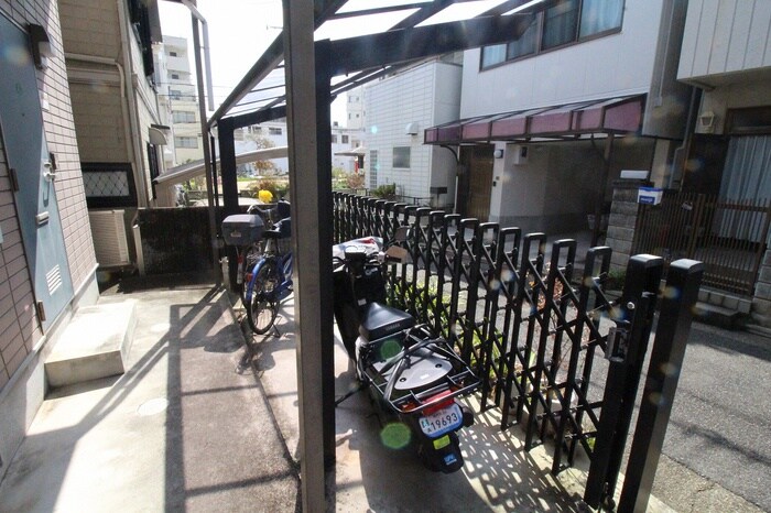 物件外観写真6　(駐輪場)