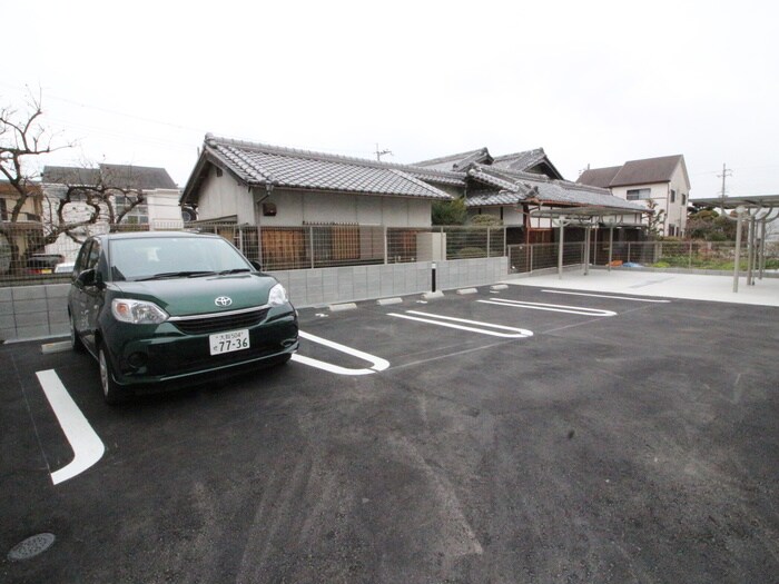 物件外観写真6　(駐車場)