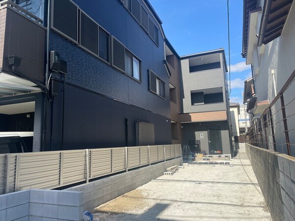 建築中