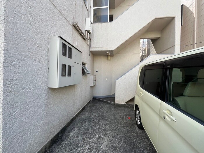 物件外観写真2　(エントランス部分)