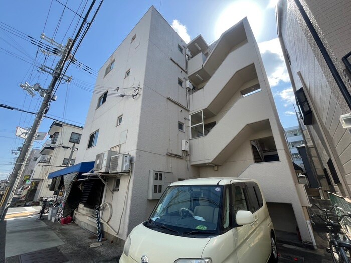 物件外観写真4　(エントランス部分)