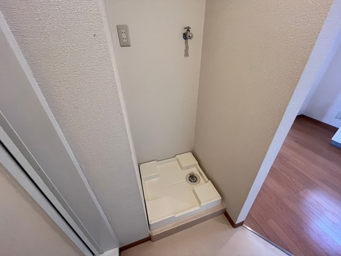 物件内観写真14　(洗濯機置場)