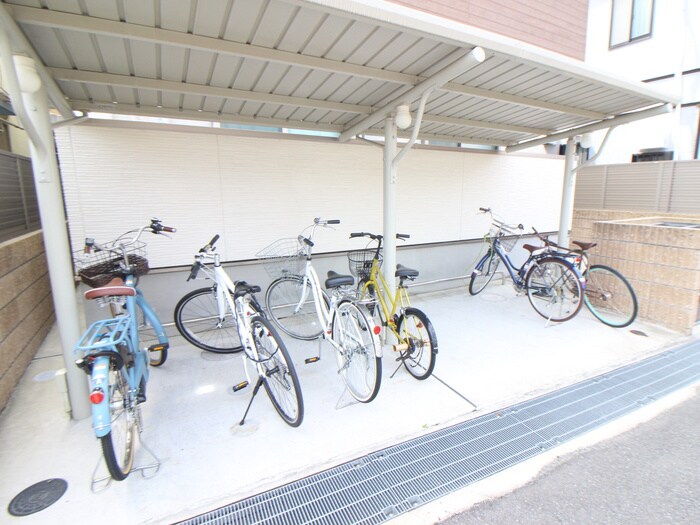 物件外観写真4　(駐輪場)