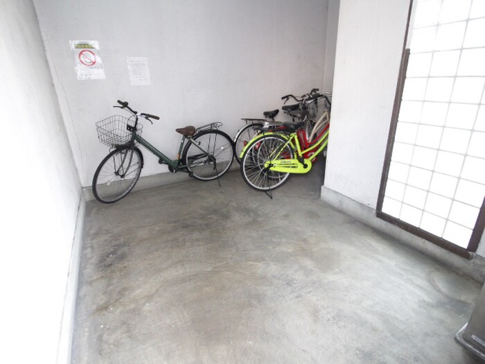 物件外観写真3　(駐輪場)