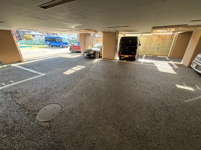 物件外観写真2　(駐輪場)