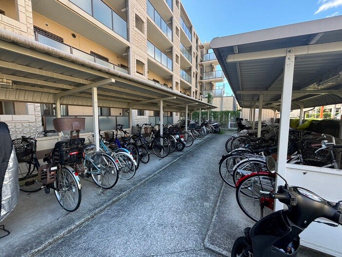物件外観写真3　(駐輪場)