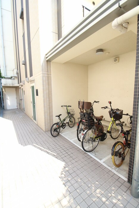 物件外観写真4　(駐輪場)